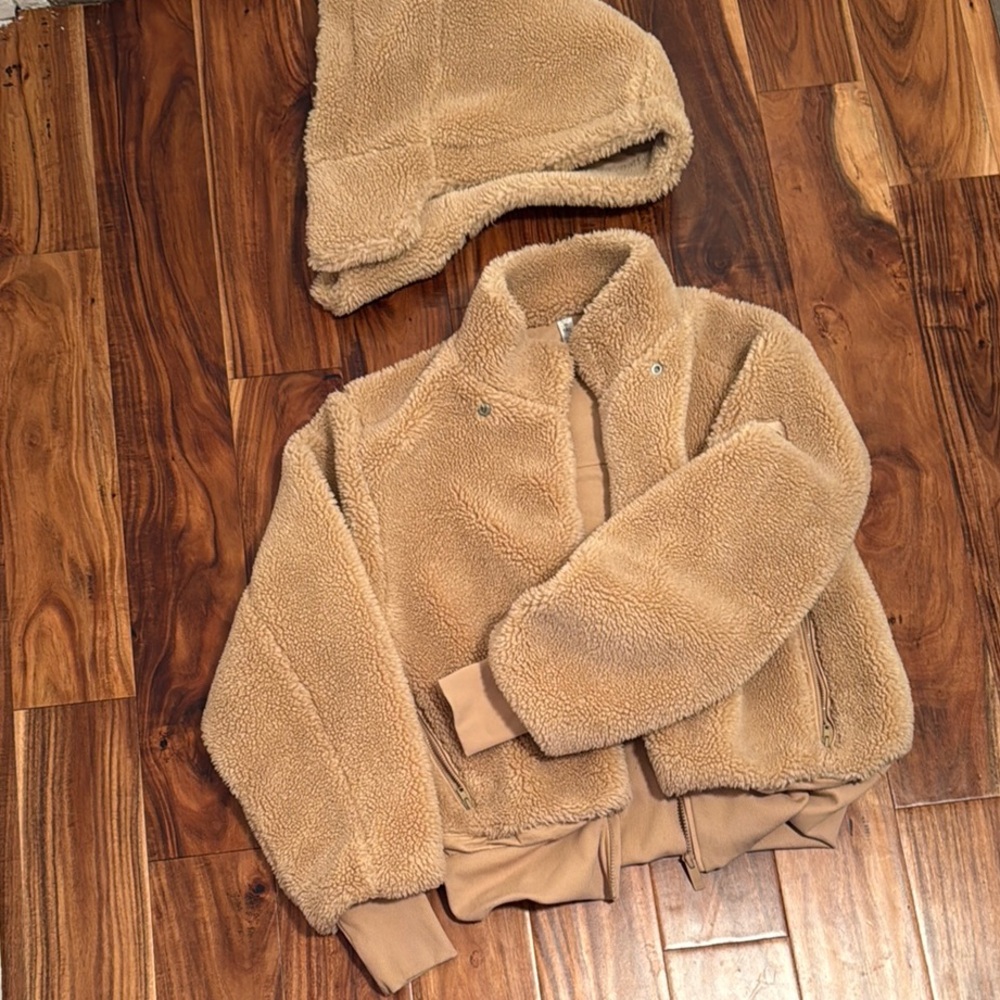 ALO Yoga Camel Foxy Sherpa Jacket